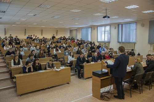 Дмитрий Аббакумов - выступление перед студентами.jpg